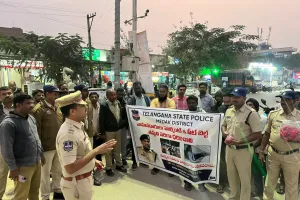 తూప్రాన్ లో రోడ్డు భద్రత వారోత్సవాలు... ఎసై శివనందం