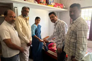 రోడ్డు ప్రమాదంలో గాయపడ్డ జర్నలిస్టు కుటుంబానికి ఆర్థిక సాయం....   