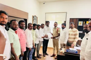 కాంగ్రెస్ నాయకులపై ఫిర్యాదు..