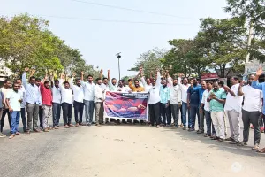 చిన్నారి మృతికి కారకులైన వారిపై చట్టపరమైన చర్యలు తీసుకోవాలి..