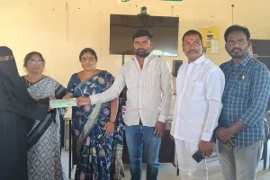 కళ్యాణ లక్ష్మి షాది ముబారక్ చెక్కులు పంపిని చేసిన సర్పంచ్, ఉపసర్పంచ్ ...