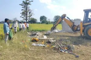 శ్రీకర వెంచర్ ప్రహరీ గోడను తొలగించిన అధికారులు...