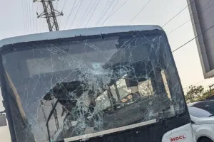 అతి వేగంతో వచ్చి ఆటోను,స్కూల్ బస్ ను ఢీకొన్న ఆర్టీసీ బస్...