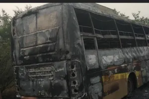 ప్రయివేట్ బస్సులో మంటలు చెలరేగి దగ్ధం....