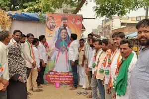 సీఎం రేవంత్ రెడ్డి చిత్రపటానికి పాలాభిషేకం .... 