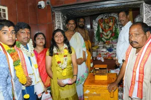 కుటుంబ సమేతంగా అమ్మవారిని దర్శించుకున్న ఎస్పీ....