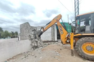 ప్రభుత్వ భూములు విక్రయిస్తే కఠిన చర్యలు...