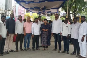 ఆకలితో ఉన్నవారికి అన్నం పెట్టడం పుణ్యం...