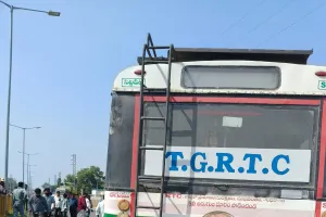 ఆర్టీసీ బస్సు ఢీ కొని వ్యవసాయ శాఖ ఉద్యోగి ....