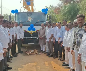 తూప్రాన్ మున్సిపాలిటీ విద్యుత్ దీపాల మరమ్మతులకోసం క్రేన్ ప్రారంభించిన...కమిసనర్ గణేష్ రెడ్డి మాజీ ఎమ్మెల్యే నర్సారెడ్డి.