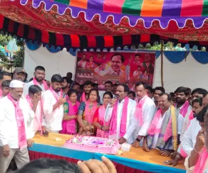 తూప్రాన్ లో కెసిఆర్ 72 వ జన్మదిన సంబురాలు....