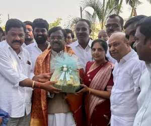 మంత్రి వివేకే ను కలిసిన మార్కెట్ కమిటీ. చైర్ పర్సన్ కీర్తన రెడ్డి... 