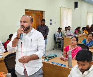 మీడియా పై ఆంక్షలతో కౌన్సిలర్ల ఆగ్రహం....