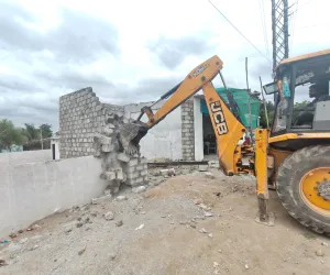 ప్రభుత్వ భూములు విక్రయిస్తే కఠిన చర్యలు...