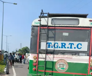 ఆర్టీసీ బస్సు ఢీ కొని వ్యవసాయ శాఖ ఉద్యోగి ....